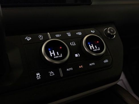Used 2024 Land Rover Defender 110 S image 29