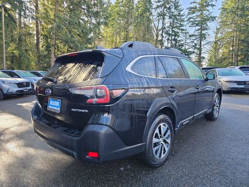 Used 2023 Subaru Outback Premium image 7