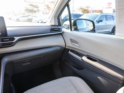 Certified 2023 Toyota Sienna LE w/ LE Plus Package FWD image 6