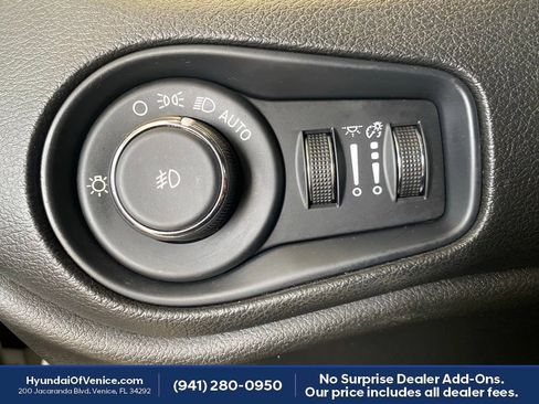 Used 2021 Jeep Renegade Latitude FWD image 34