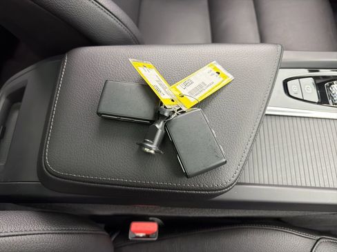 Used 2020 Volvo XC60 T6 Momentum image 34