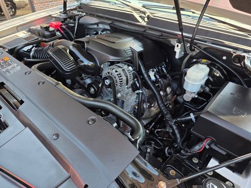 Used 2013 Chevrolet Avalanche LTZ AWD/4WD image 34