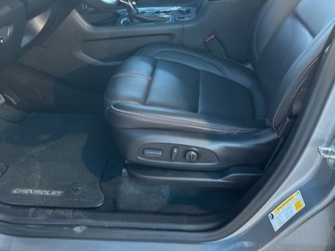 Used 2023 Chevrolet Traverse RS image 11