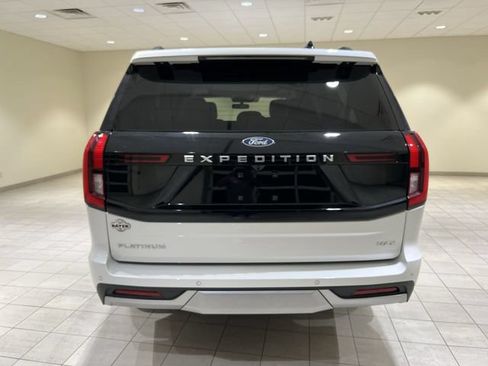 Certified 2025 Ford Expedition Max Platinum w/ Driver's Package AWD/4WD image 4