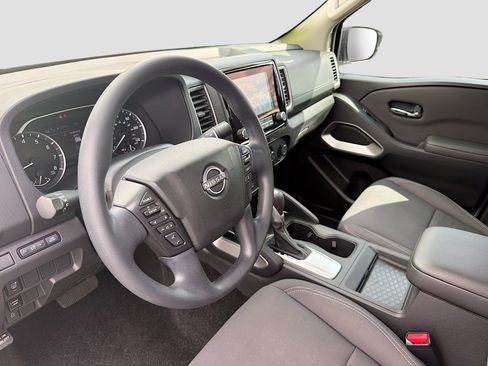 Used 2024 Nissan Frontier SV w/ Technology Package RWD image 9