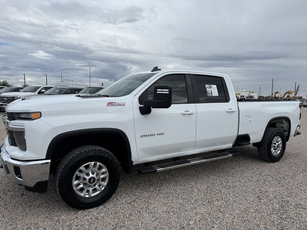 Used 2024 Chevrolet Silverado 2500 LT w/ Convenience Package AWD/4WD image 5