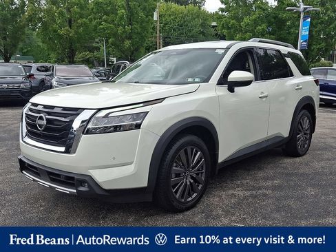 Used 2022 Nissan Pathfinder SL w/ SL Premium Package AWD/4WD image 3