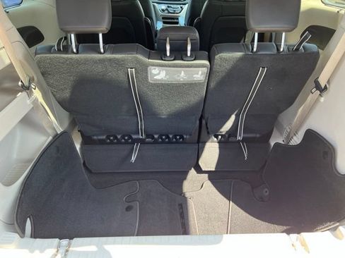 Certified 2017 Chrysler Pacifica Touring-L FWD image 11