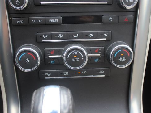 Used 2010 Lincoln MKS FWD image 34