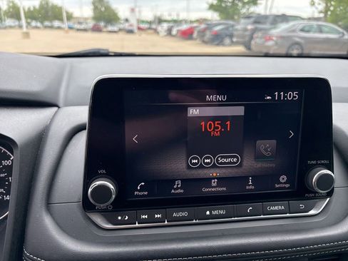 Used 2024 Nissan Rogue SV AWD/4WD image 15