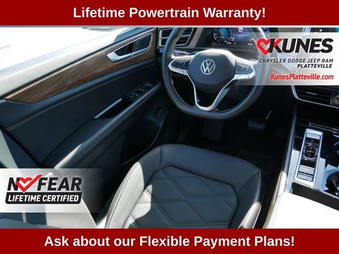 Used 2025 Volkswagen Atlas SE AWD/4WD image 16