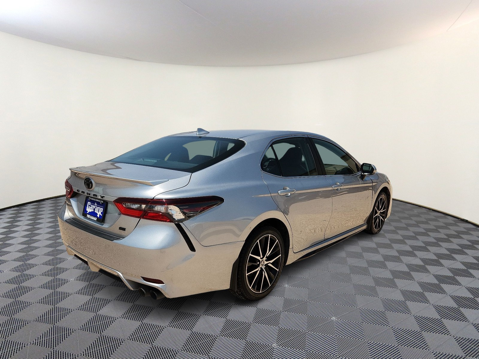 Used 2024 Toyota Camry SE FWD image 4