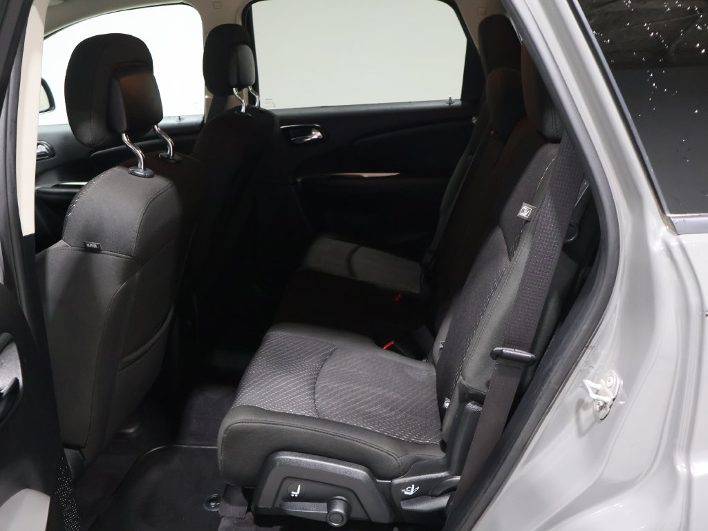Used 2019 Dodge Journey SE FWD image 16