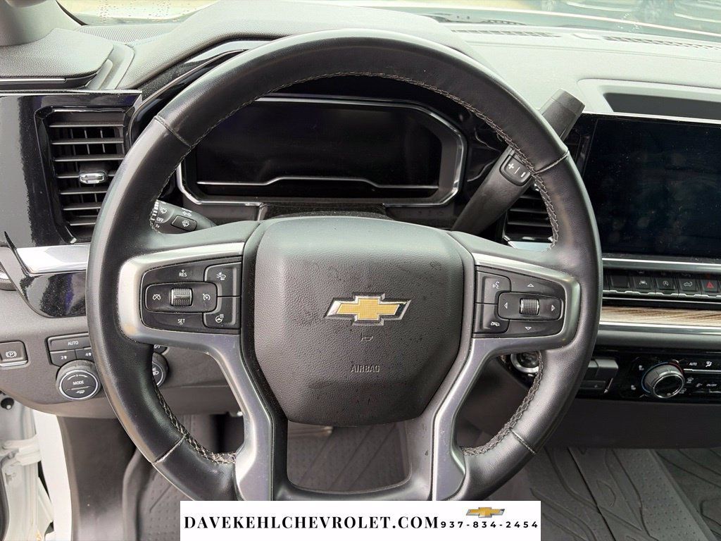 Used 2023 Chevrolet Silverado 1500 LT w/ Leather Package AWD/4WD image 12