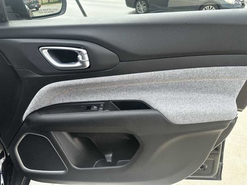 Used 2022 Jeep Compass Sport image 21