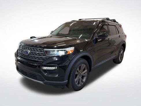Used 2022 Ford Explorer XLT w/ Equipment Group 202A AWD/4WD image 3