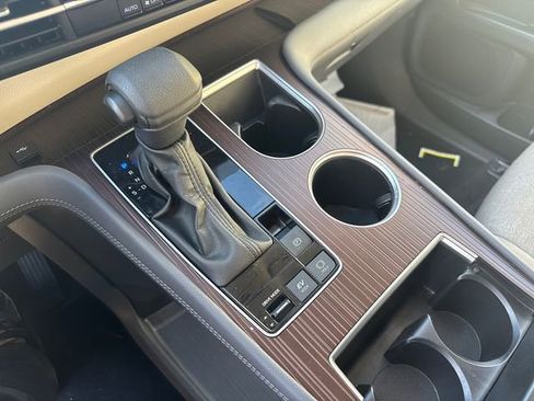 Used 2024 Toyota Sienna LE image 37