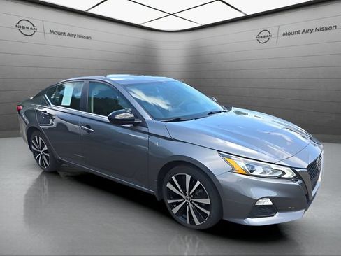 Used 2020 Nissan Altima 2.5 SR AWD/4WD image 2