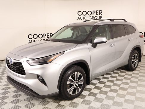 Used 2023 Toyota Highlander XLE FWD image 10