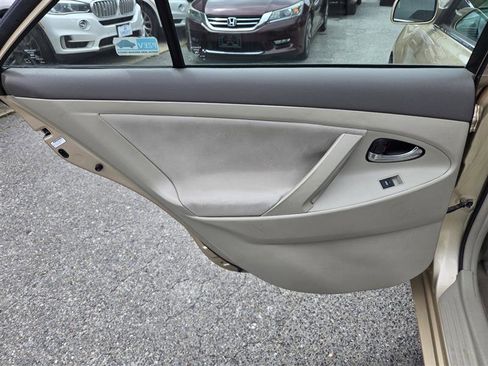 Used 2010 Toyota Camry LE image 34