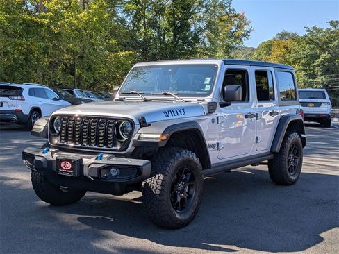 Used 2024 Jeep Wrangler Unlimited image 9