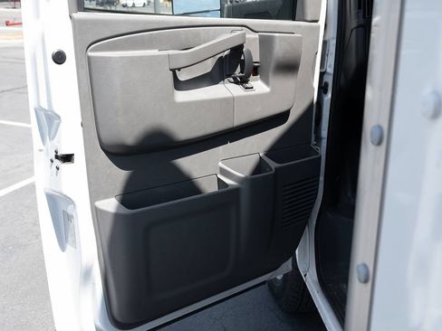 Used 2024 Chevrolet Express 3500 w/ Power Convenience Package RWD image 19