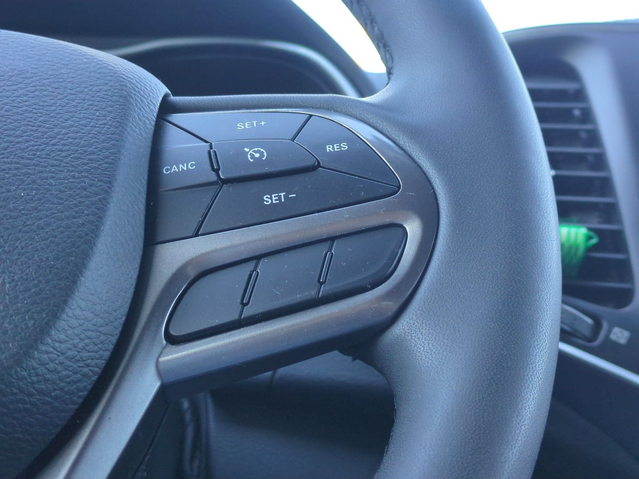 Used 2022 Jeep Cherokee Latitude Lux FWD image 17