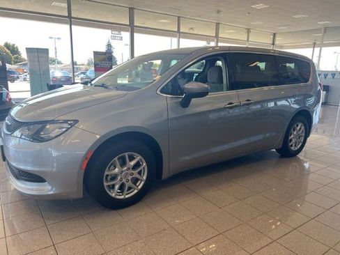 Used 2021 Chrysler Voyager LX image 12