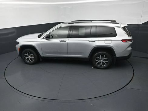 Used 2023 Jeep Grand Cherokee L Limited w/ Luxury Tech Group II AWD/4WD image 15