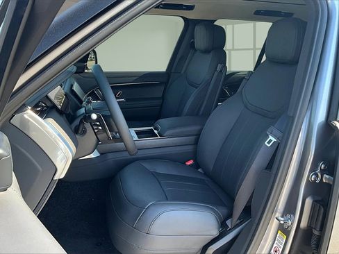 New 2025 Land Rover Range Rover SE image 9