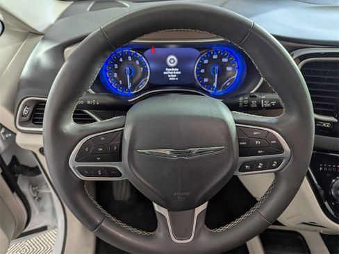 Used 2023 Chrysler Voyager LX image 27