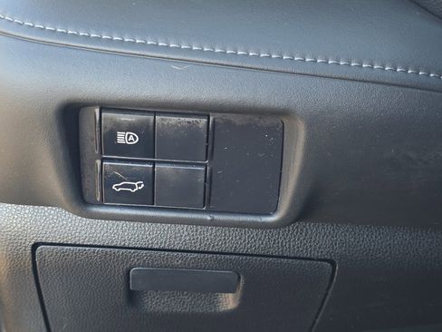 Used 2020 Toyota Highlander XLE image 27