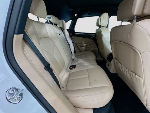 Certified 2026 Porsche Macan AWD/4WD image 29