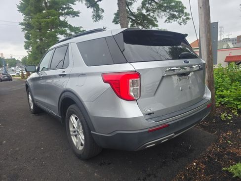 Used 2020 Ford Explorer XLT w/ Equipment Group 202A AWD/4WD image 5