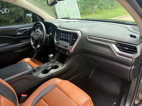 Used 2017 GMC Acadia SLT AWD/4WD image 25