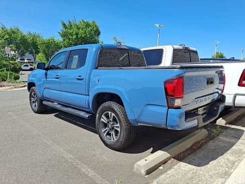 Used 2019 Toyota Tacoma TRD Sport AWD/4WD image 5