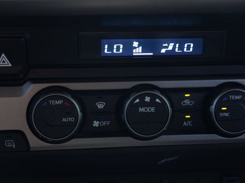 Used 2022 Toyota Tacoma SR5 RWD image 7