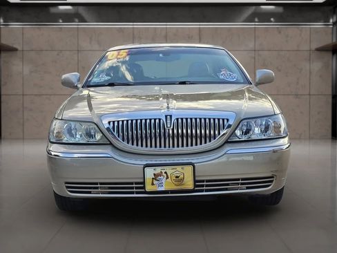 Used 2005 Lincoln Town Car Signature RWD image 31