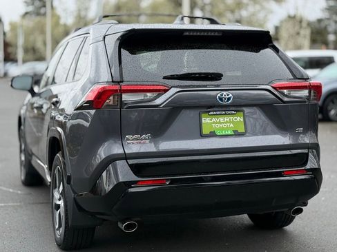 Used 2024 Toyota RAV4 SE image 3