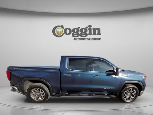 Used 2022 GMC Sierra 1500 SLT w/ SLT Premium Package image 19