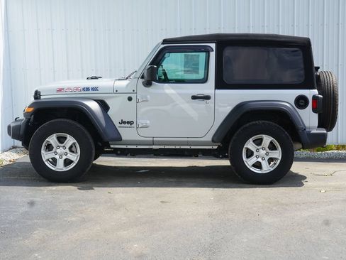 Used 2024 Jeep Wrangler Sport AWD/4WD image 3