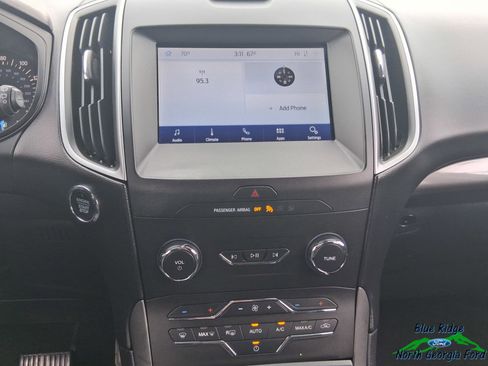 Used 2020 Ford Edge SE FWD image 19