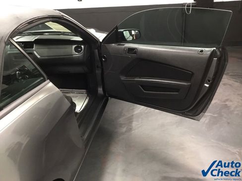 Used 2014 Ford Mustang Convertible image 39