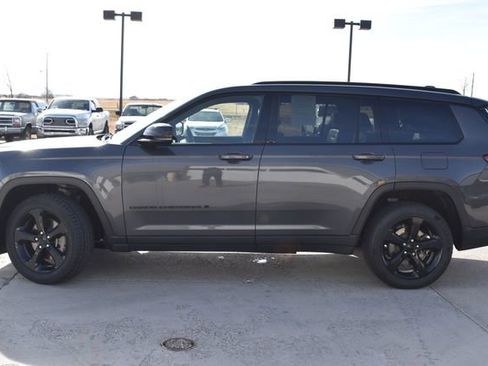 Used 2023 Jeep Grand Cherokee L Laredo image 8