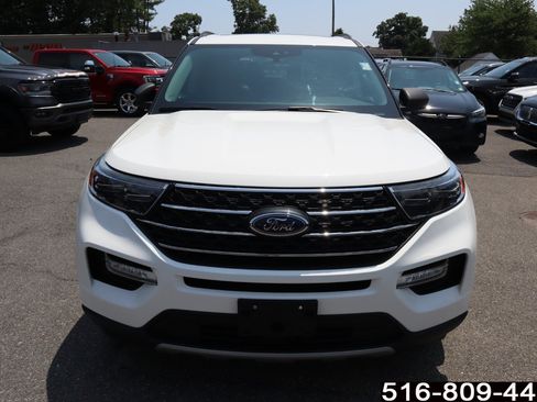 Used 2022 Ford Explorer XLT w/ Equipment Group 202A AWD/4WD image 4