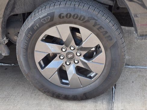 Used 2025 Ford F150 Lightning Lariat image 9