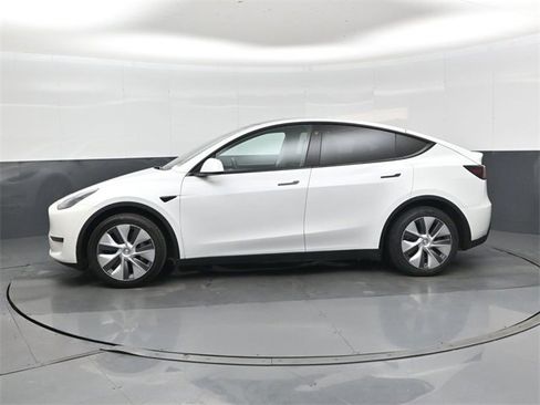 Used 2023 Tesla Model Y Long Range image 7