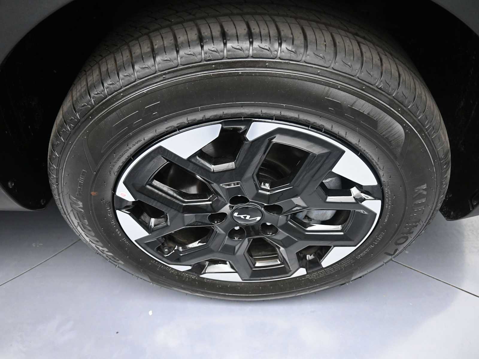 Used 2025 Kia Sorento S AWD/4WD image 13