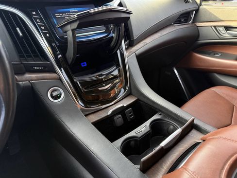 Used 2015 Cadillac Escalade Premium image 23