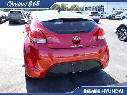 Used 2016 Hyundai Veloster FWD image 17